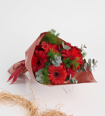kırmızı gerbera buketi gerbera çiçek buketi İstanbul çiçek